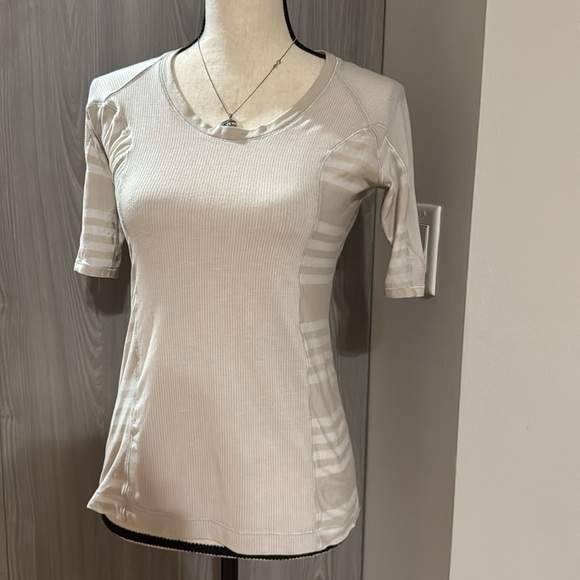 Lululemon Puri Tee Short Sleeve - Picture 3 of 4